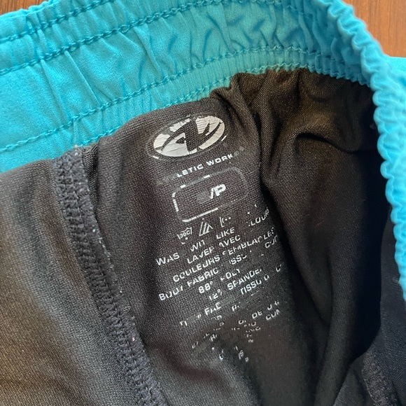 5/20$ Athletic Work Women's Black and Blue Shorts size small - Picture 5 of 5